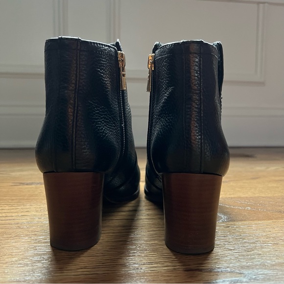 🆕 Tory Burch Sabe black tumbled leather booties size 8 - Picture 10 of 15